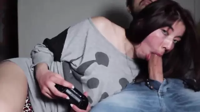 Argentine woman plays with her husband and sucks before sex